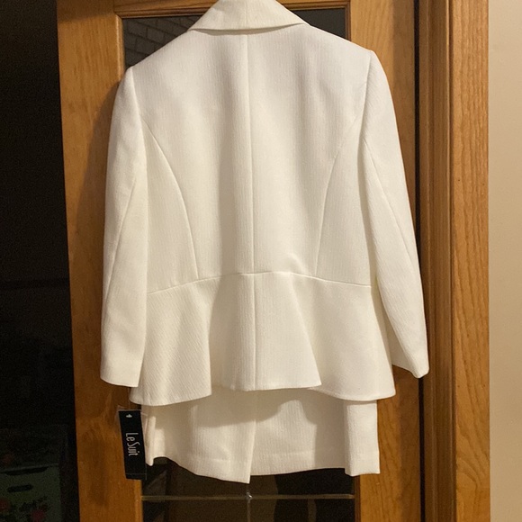 White Le Suit skirt suit - Picture 6 of 9